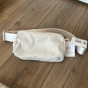 Lululemon Everywhere Belt Bag White Opal NWT 🐇